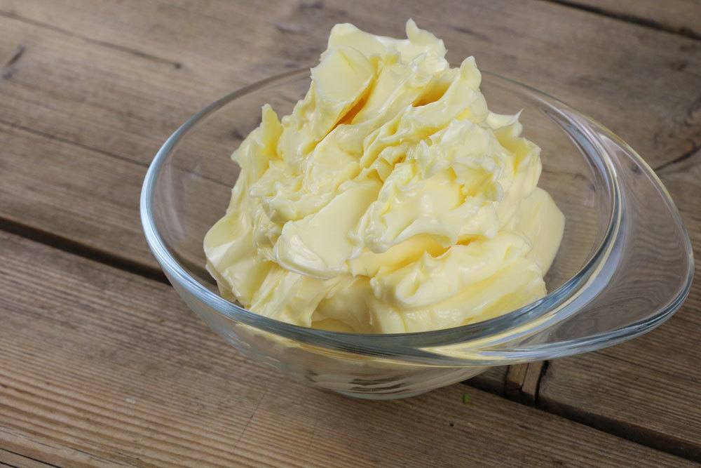 Butter zur Herstellung von Kräuterbutter