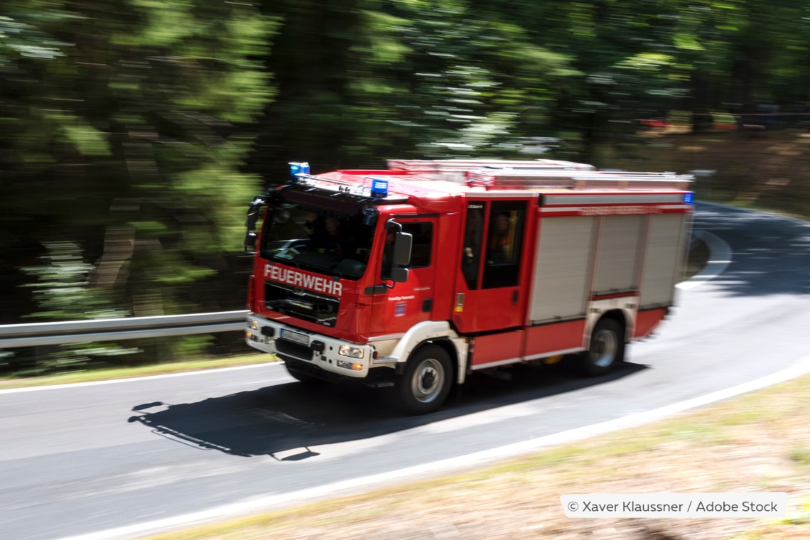 Feuerwehrauto auf dem Weg zum Einsatz