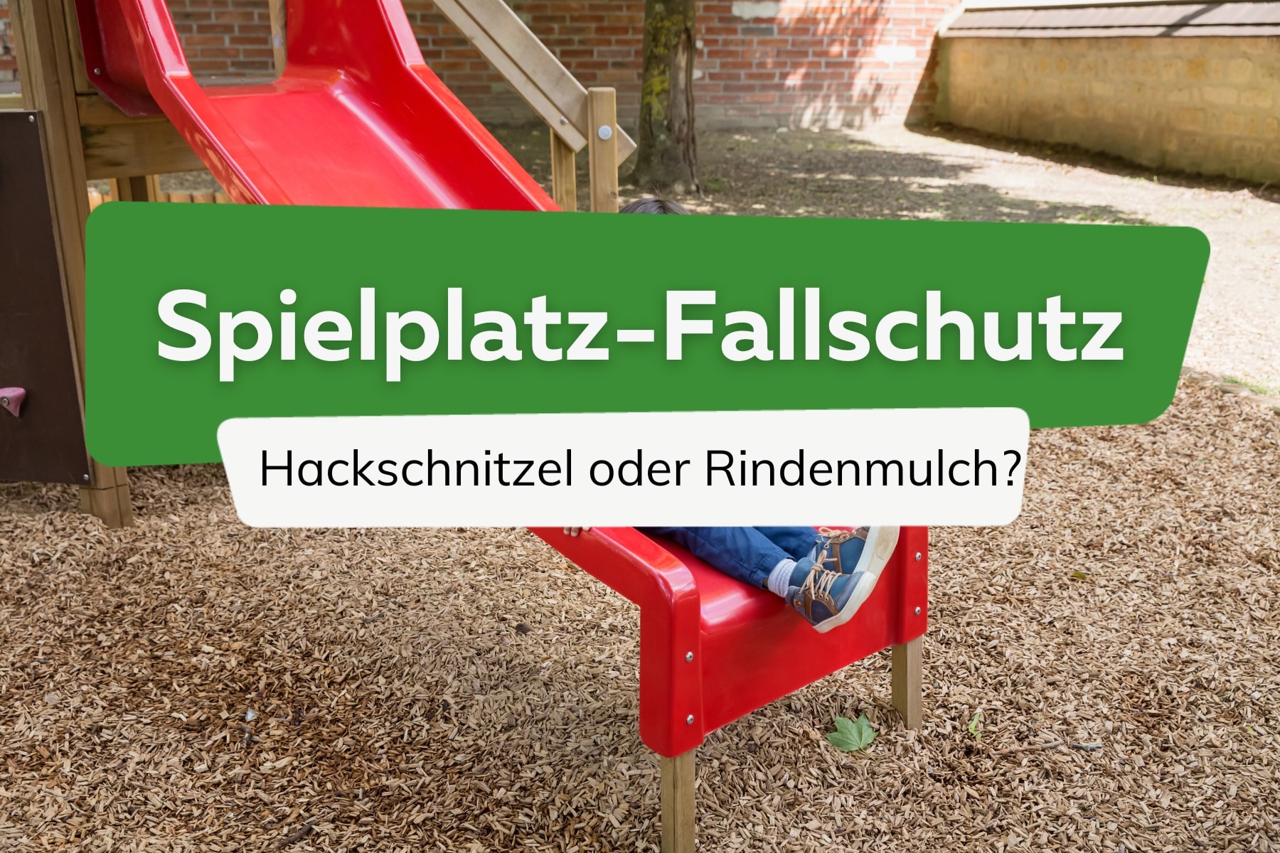 Spielplatz-Fallschutz: Rindenmulch oder Hackschnitzel?