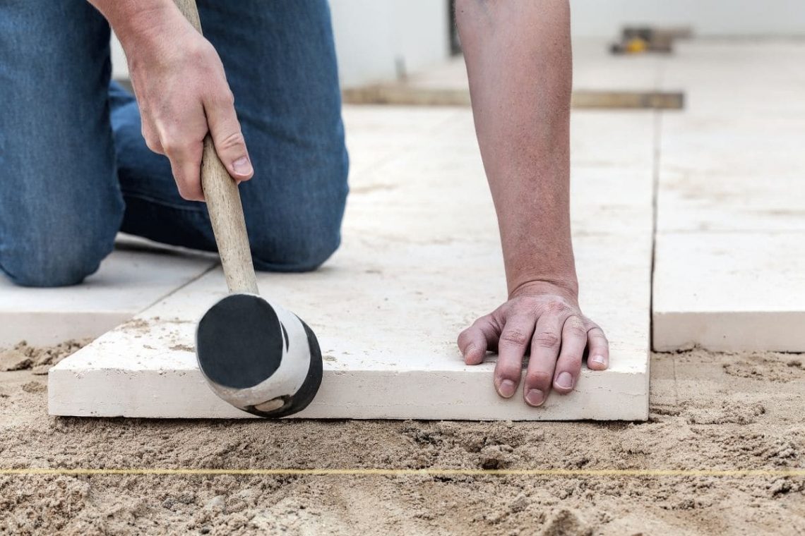 Parkplatz mit Betonplatten bauen