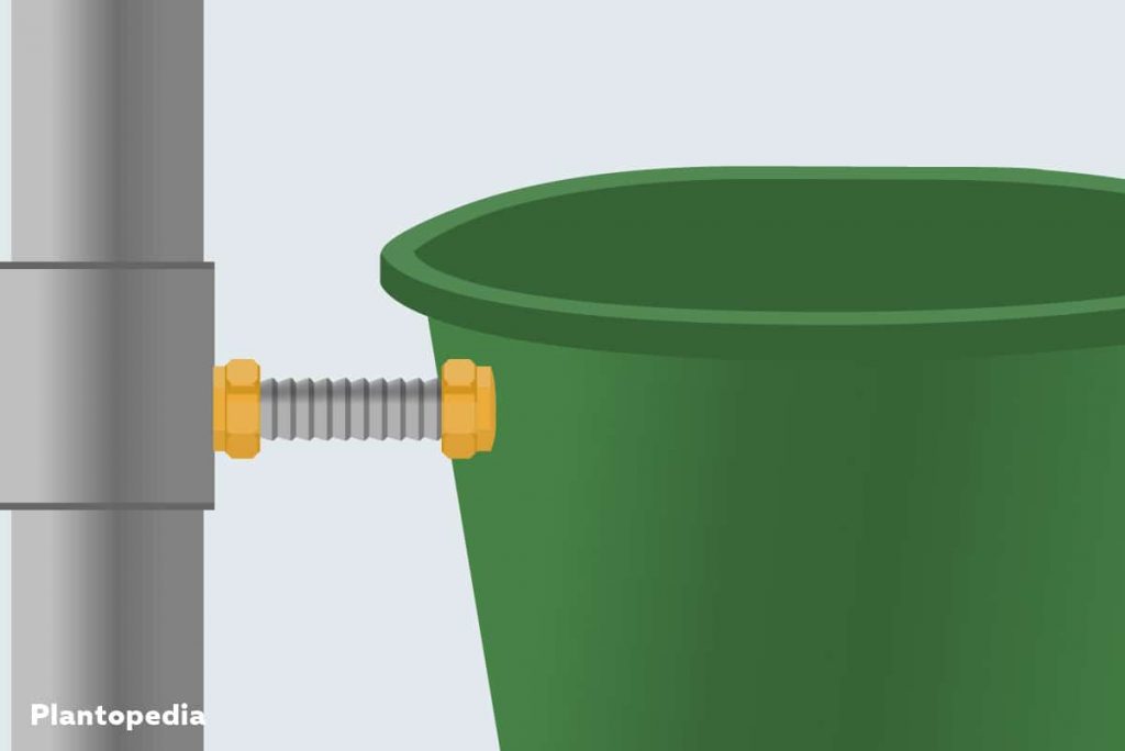 Grafik: Fallrohr fertig mit Tonne verbunden