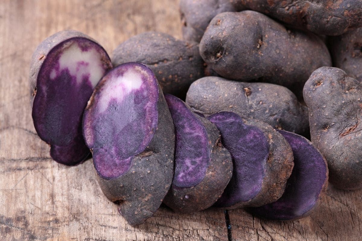 Gemüse mit V: Solanum tuberosum 'Vitelotte'