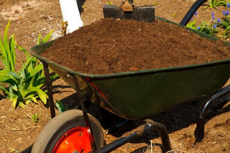 Wie Viel Sand Passt In Eine Schubkarre Wie viele Schubkarren sind ein Kubikmeter Erde, Sand & Co?