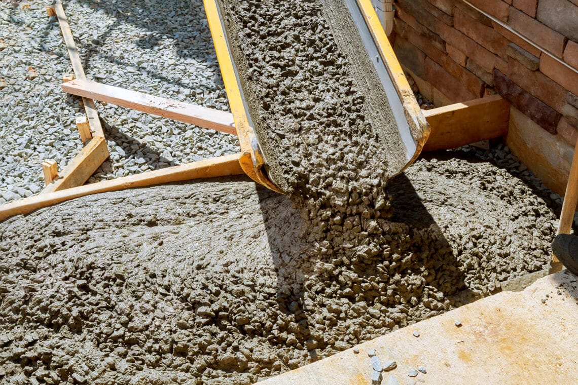 Einfahrt mit Beton auffüllen