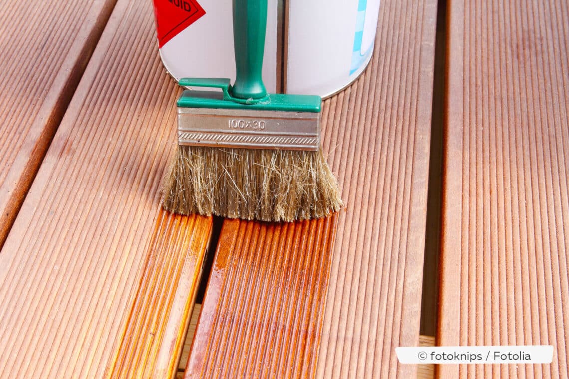 Terrassendielen aus Holz mit Öl versiegeln