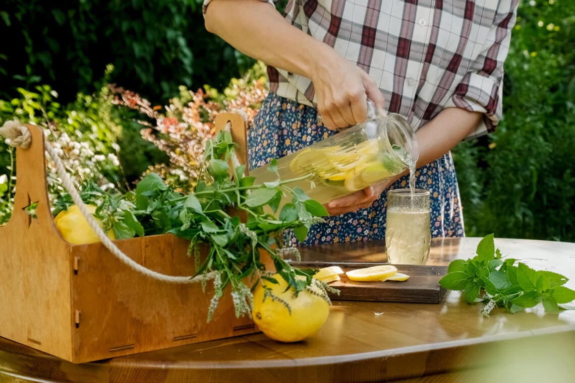 Limonade eingießen