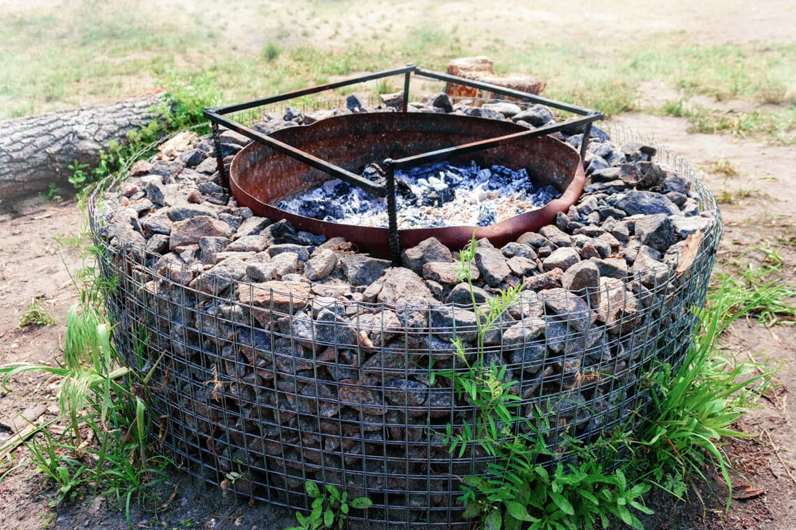 Runde Gabione als Feuerstelle